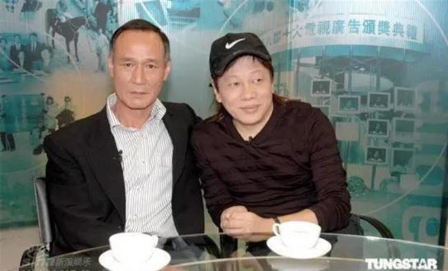 陈惠敏吊问梁小龙 江湖袼褙泪别精真金不怕火伯仲