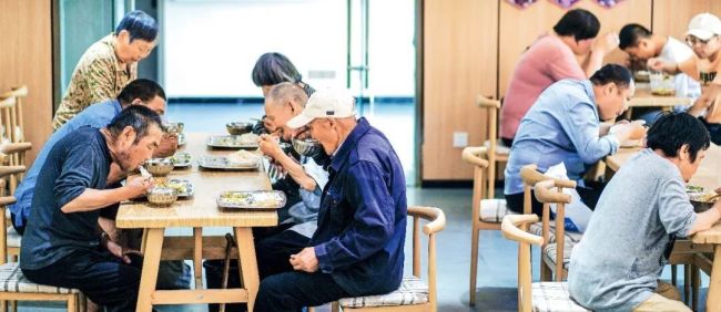 民政局副局长，黑手伸向老年人