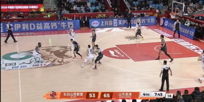 10战9胜！山东逆转双杀吉林 邱彪喷裁判吃T高诗岩12 4 5 团队篮球的胜利