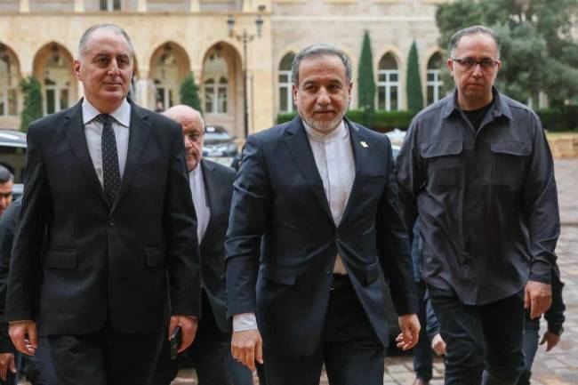 伊朗告示特朗普,已准备好打仗,4万美军集结中东,中方不许两事发生 局势失控边缘