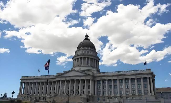 伊朗告示特朗普,已准备好打仗,4万美军集结中东,中方不许两事发生 局势失控边缘