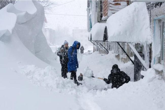 俄暴雪堆出楼高雪坡是假的 AI生成视频误导大众