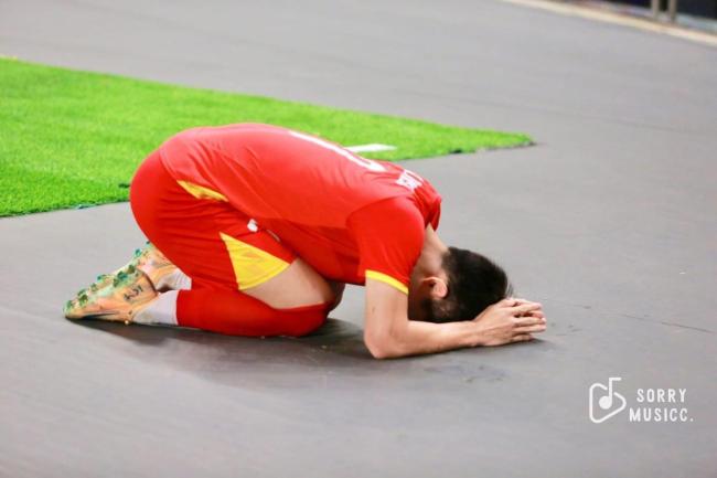 越南U23后卫：向越南球迷诚恳致歉 球迷送上安慰与鼓励