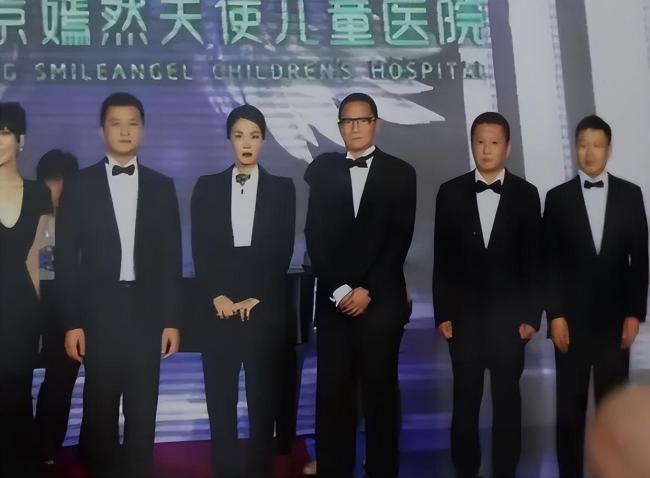 阿姨捐款1000说支持李亚鹏 真诚引发爱心海啸