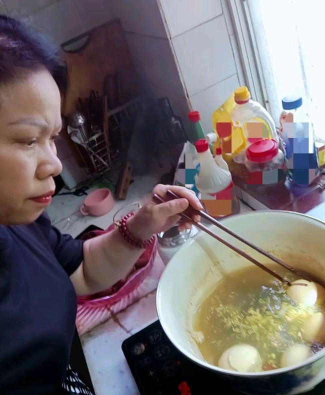 56岁阿姨重新“养自己”获赞 温暖文字治愈人心