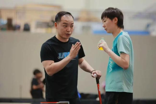 国乒确定新教练组于子洋郑长弓进女队 王楚钦王曼昱都有了新教练 国家队迎新鲜血液