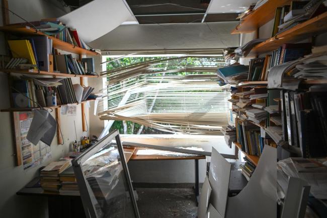 探访在袭击中受损的委科研院 设施严重损毁