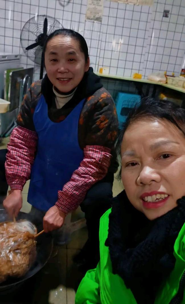 56岁阿姨重新“养自己”获赞 温暖文字治愈人心