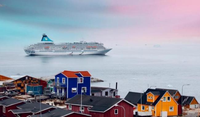 彭斯：格陵兰“未来完全可能”成为美国一部分 特朗普团队深夜发图引发争议