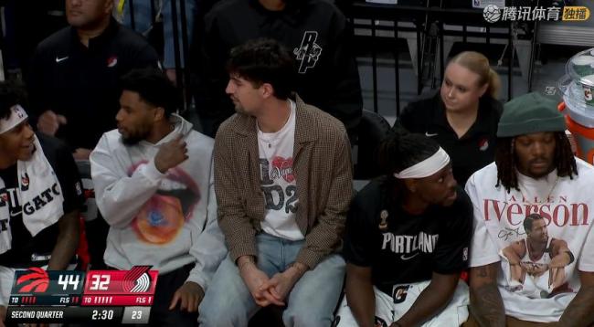 杨瀚森7分钟3篮板 替补登场展现篮板实力