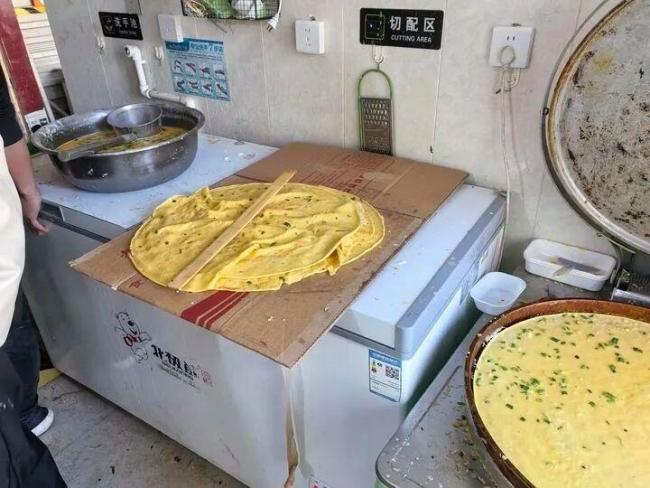 骑手随手拍曝光幽灵外卖 后厨脏乱差引关注