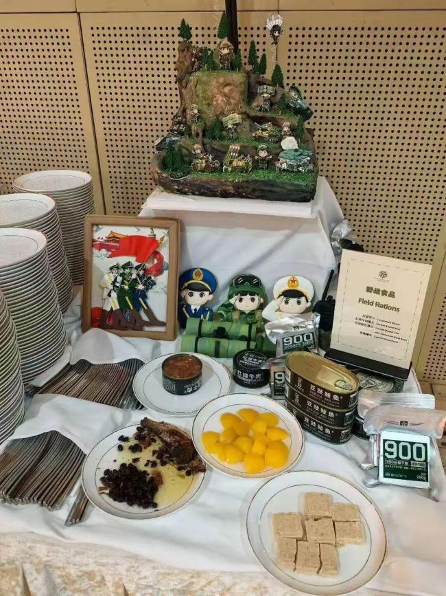 国防部发言人送新春祝福 航母参观成新年愿望