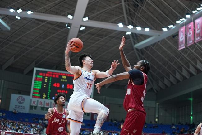 上海男篮82-85不敌浙江队