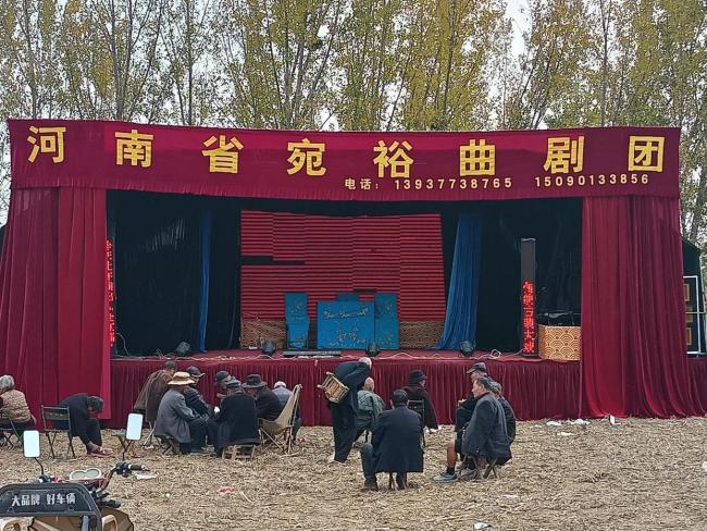 暴雪天22名演员为唯一观众唱完全场 坚守传统艺术