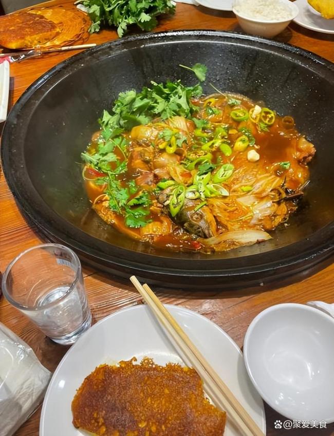 铁锅炖大鹅妥妥拿握搭客味蕾 吉林好意思食探秘