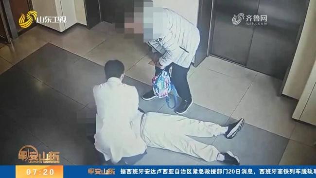 滑雪者命悬一线 护士跪在雪地里救人 黄金四分钟的生死救援