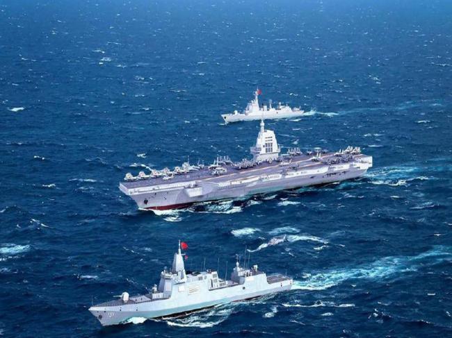 太原舰远海训练突遭外军军舰高速接近挑衅，全舰立即进入战斗状态，成功驱离外舰！