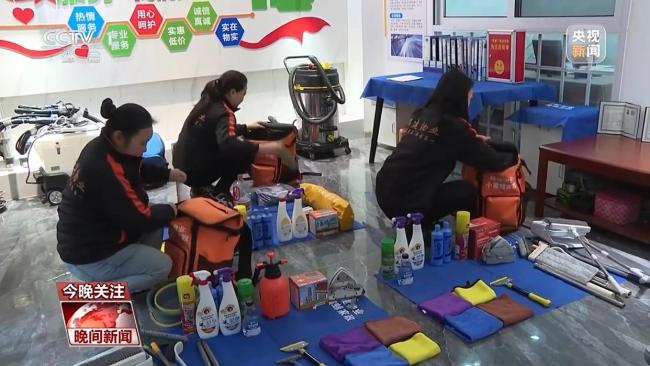 节前消费市场活力十足 年货“鲜”到家