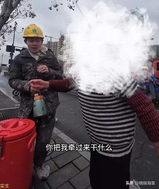 女子工地外卖饭遭食堂人员驱赶辱骂 凭双手谋生何错之有？