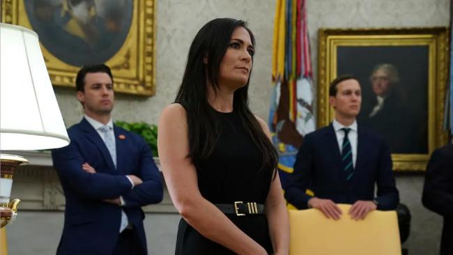 前白宫新闻秘书喊话特朗普 停止一意孤行