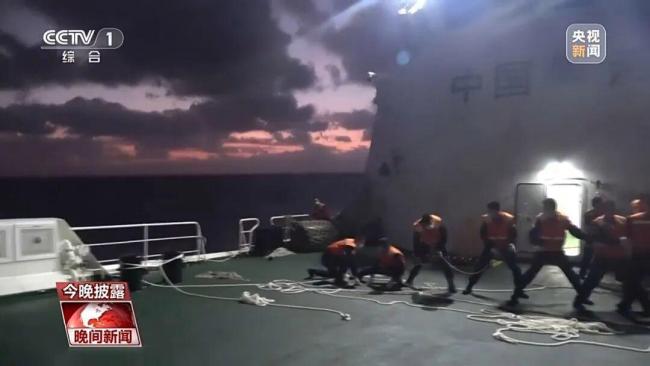 媒体回溯海警救菲船员过程 两天多紧急搜救成功
