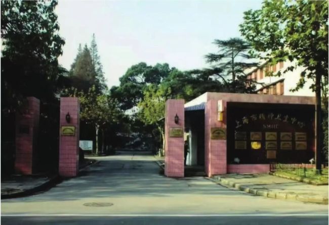 蚯蚓当药吃、实习生救人、医生被误诊，我在精神科的60年 见证巨变