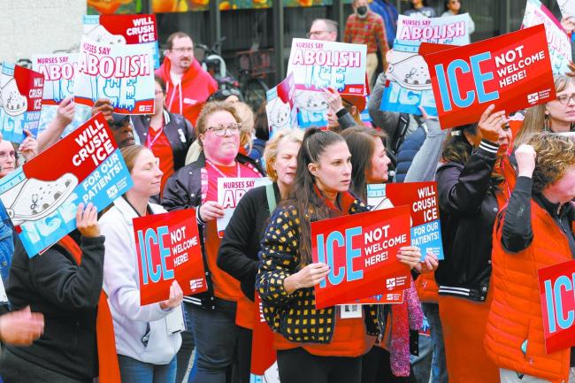 特朗普宣布缓和明尼苏达局势，白宫高官承认执法行动存“违规”之嫌 中期选举前的危机公关