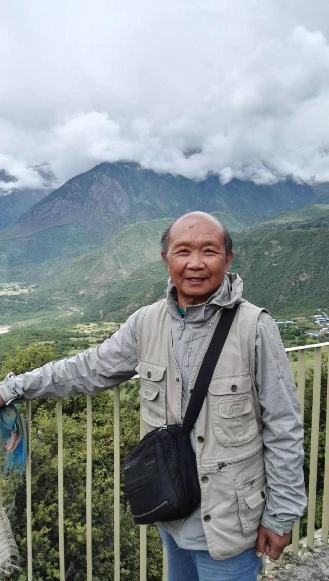 82岁大爷背包环游世界 耄耋之年逐梦全球