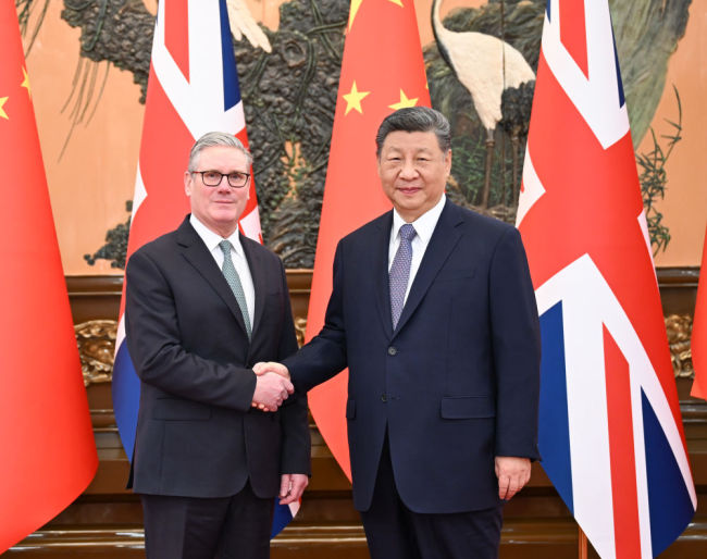 习近平会见英国首相斯塔默