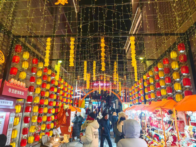 北京前门的年味儿已上线 光影交织喜迎春