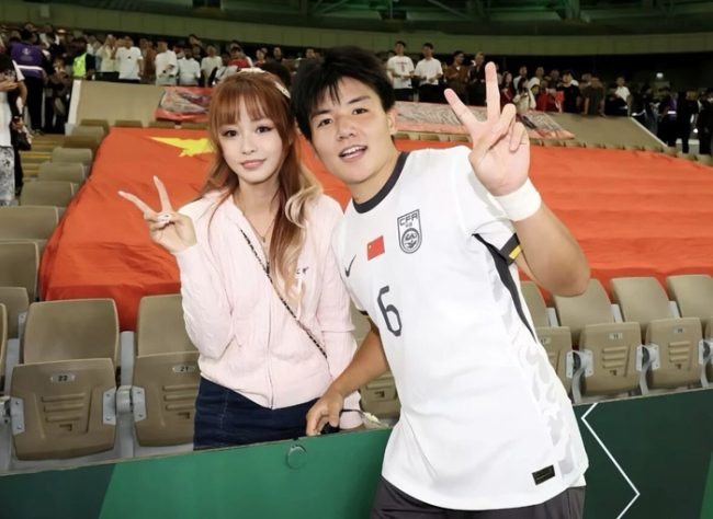 准官宣！U23国足队长0转会费加盟英超副班长 暂时效力U21梯队 新星挑战英伦足坛