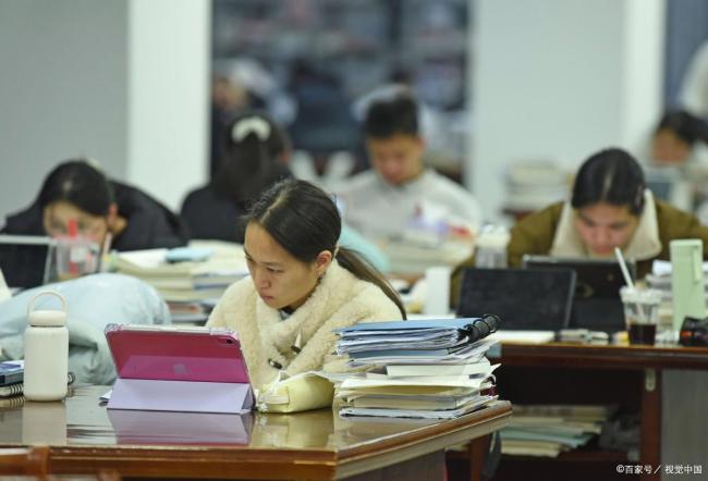 原本这即是父母的托举啊 让孩子长出我方的翅膀