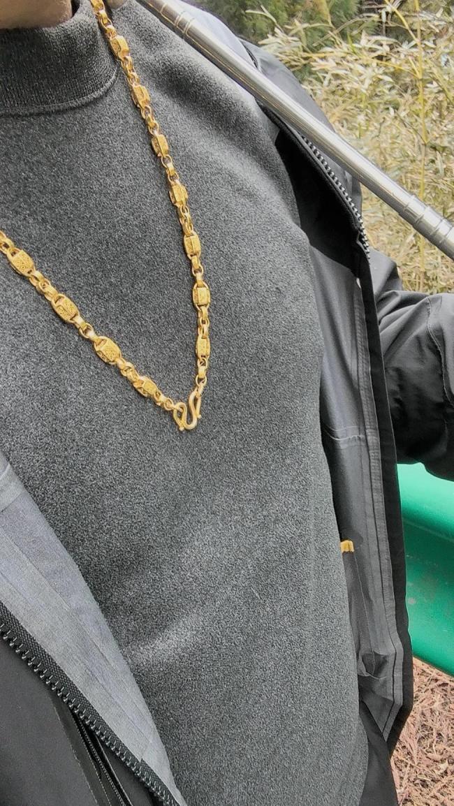 遗失80克金牌男子称回归正常生活 网络质疑不断