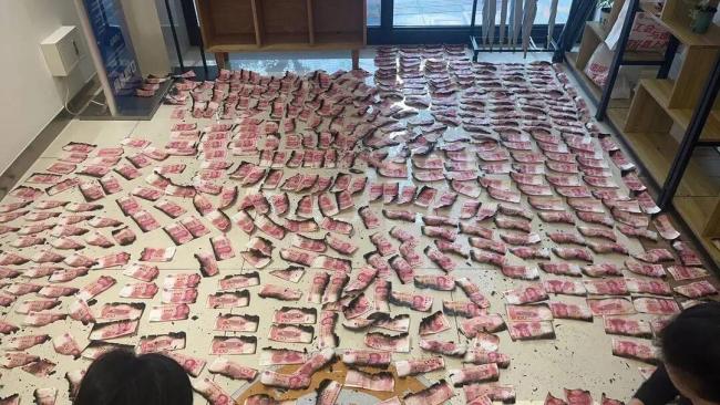 老人40万现金被烧 银行挽回27.32万