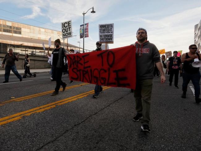 好意思国掀翻反ICE暴力游行 大众抗议波澜更加澎湃