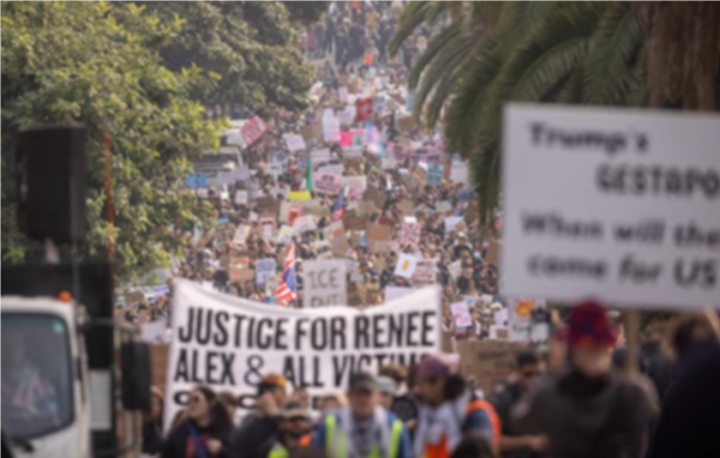 抗议潮席卷全美，示威者上街抗议暴力移民执法