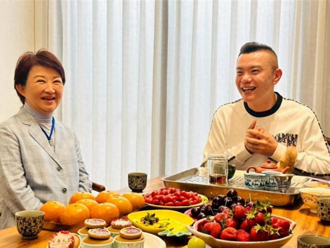 台中市白营要角生日 卢秀燕前往祝贺