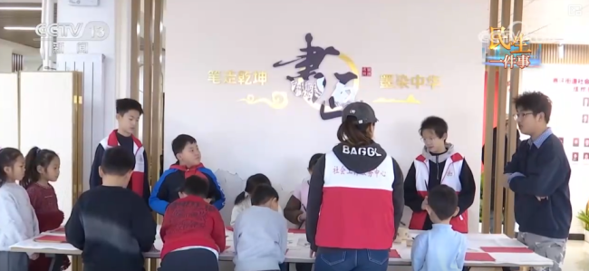 精细暖心实招“托”起“一老一小”