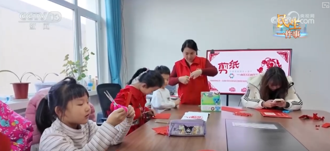 精细暖心实招“托”起“一老一小”