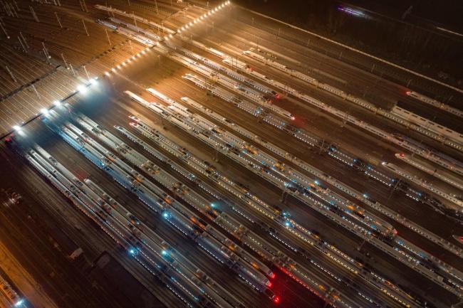 郑州铁路公布春运3个出行高峰日 单日最高96.4万人