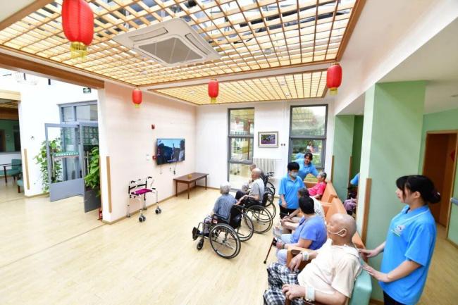 女子赴河南新乡致谢救命恩东说念主 致意平方英杰