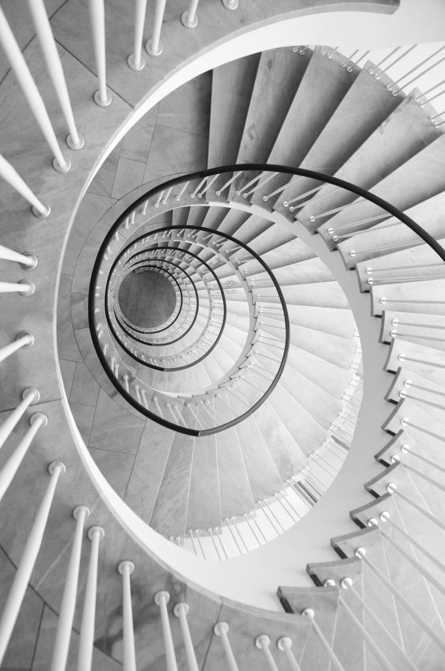 通往大S雕像9阶台阶呈S型 双关隐喻藏深情