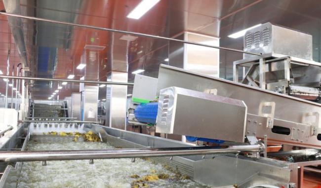 职工酸菜池中吸烟吐痰雇主被罚100万 信任再受重创