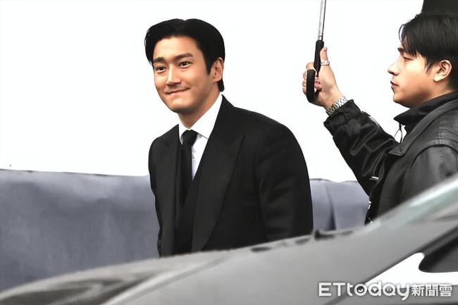 崔始源现身大S雕像揭幕仪式 意外揭开深厚私交