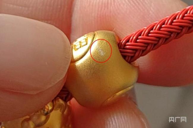 周生生回应挂坠不同点位金含量差35% 品牌愿退货并陪同检测