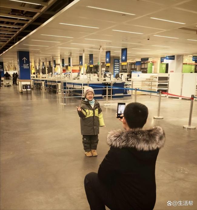 中国最北宜家闭店前一日几乎被搬空 顾客抢购“捡漏”