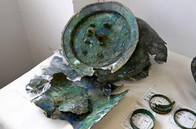 弥勒发现两千多年前墓地 出土文物展现汉代青铜辉煌