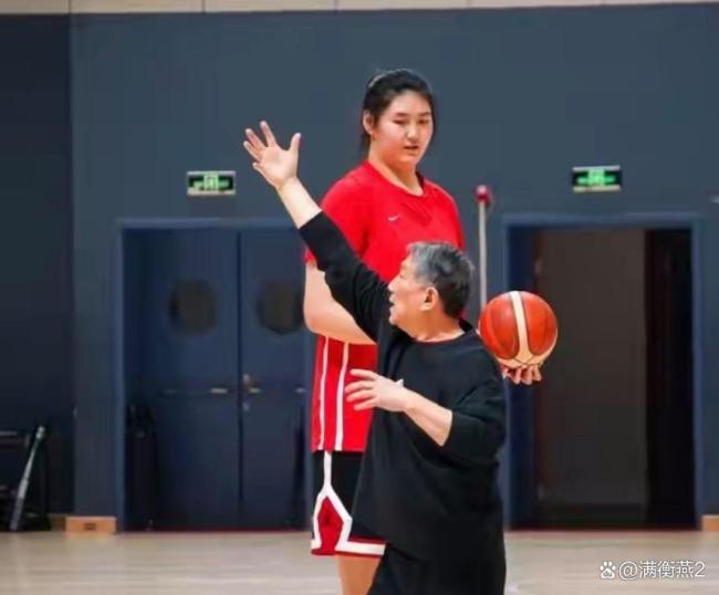 中国女篮热身赛