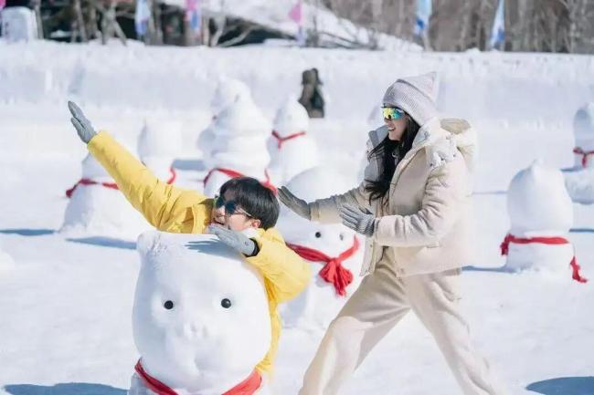 0本钱“卖雪” 朔方年青东谈主月入过万 南边东谈主的看雪握念