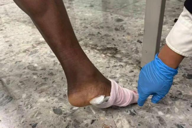 海关查获进境旅客脚底藏匿大麻2包，毛重17.6克